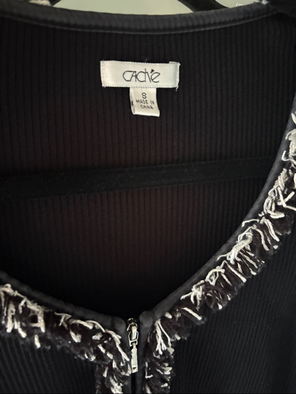 Cache Sweater - Picture 3 of 6
